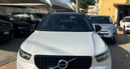 VOLVO XC40 R-DESIGN 2.0D