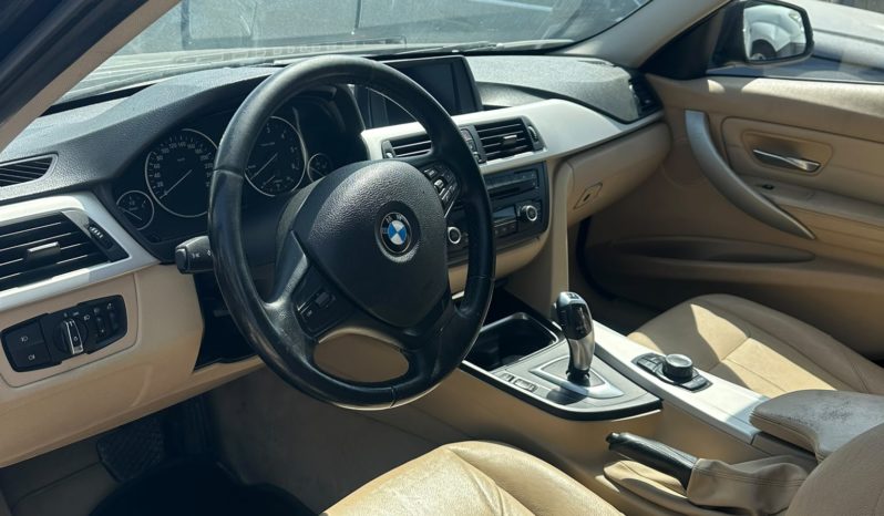 BMW 320D pieno