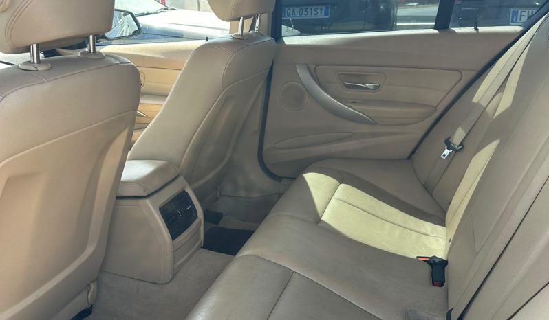 BMW 320D pieno