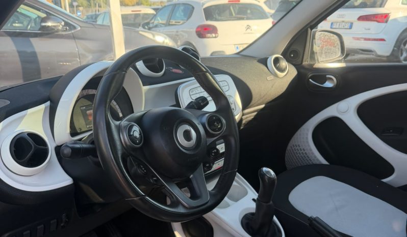 SMART FORFOUR 1.0 BENZ pieno
